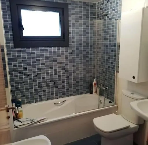 En Piso Compartido Y Wc Compartido Cerca De Playa De Samil Apartmán