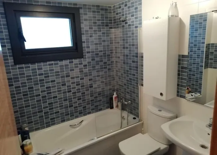 En Piso Compartido Y Wc Compartido Cerca De Playa De Samil